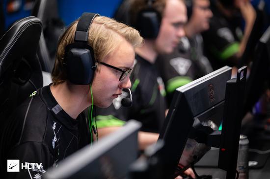 英雄联盟全球总决赛主题快闪店盛况空前